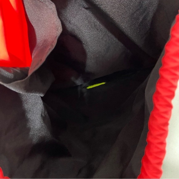 Nike Drawstring Lightweight Bag Active Backpack Gym Bag - Picture 4 of 11